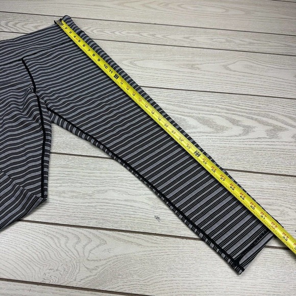 Zyia Black Aztec Adrenaline 7/8 23” Leggings Size 12 - Picture 6 of 8